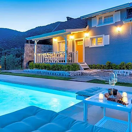 The Box House Seaview Private Pool فندق 2*