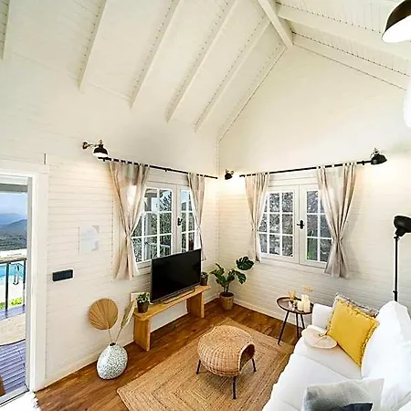 The Box House Seaview Private Pool *
