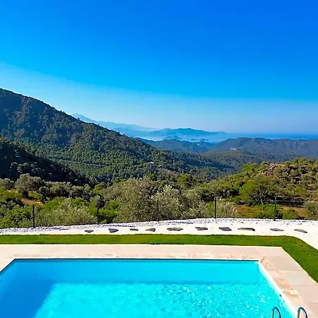The Box House Seaview Private Pool