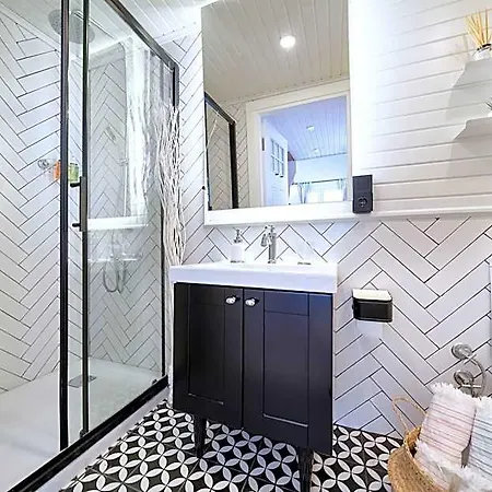 The Box House Seaview Private Pool 2* فتحية